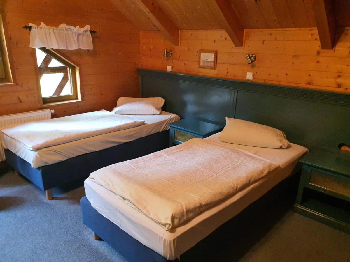 Hotel Pam Яхимов Екстериор снимка