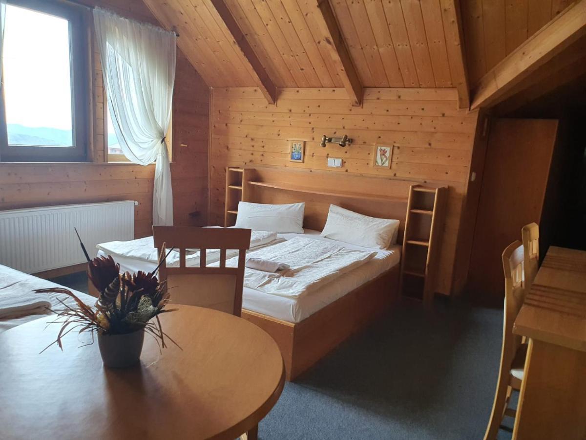 Hotel Pam Яхимов Екстериор снимка