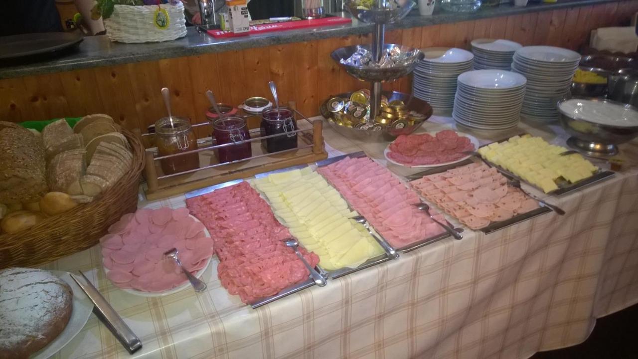 Hotel Pam Яхимов Екстериор снимка