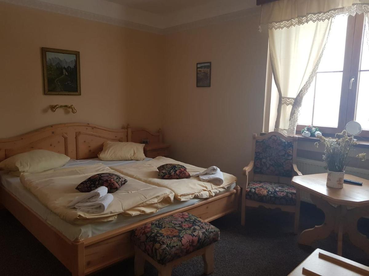 Hotel Pam Яхимов Екстериор снимка