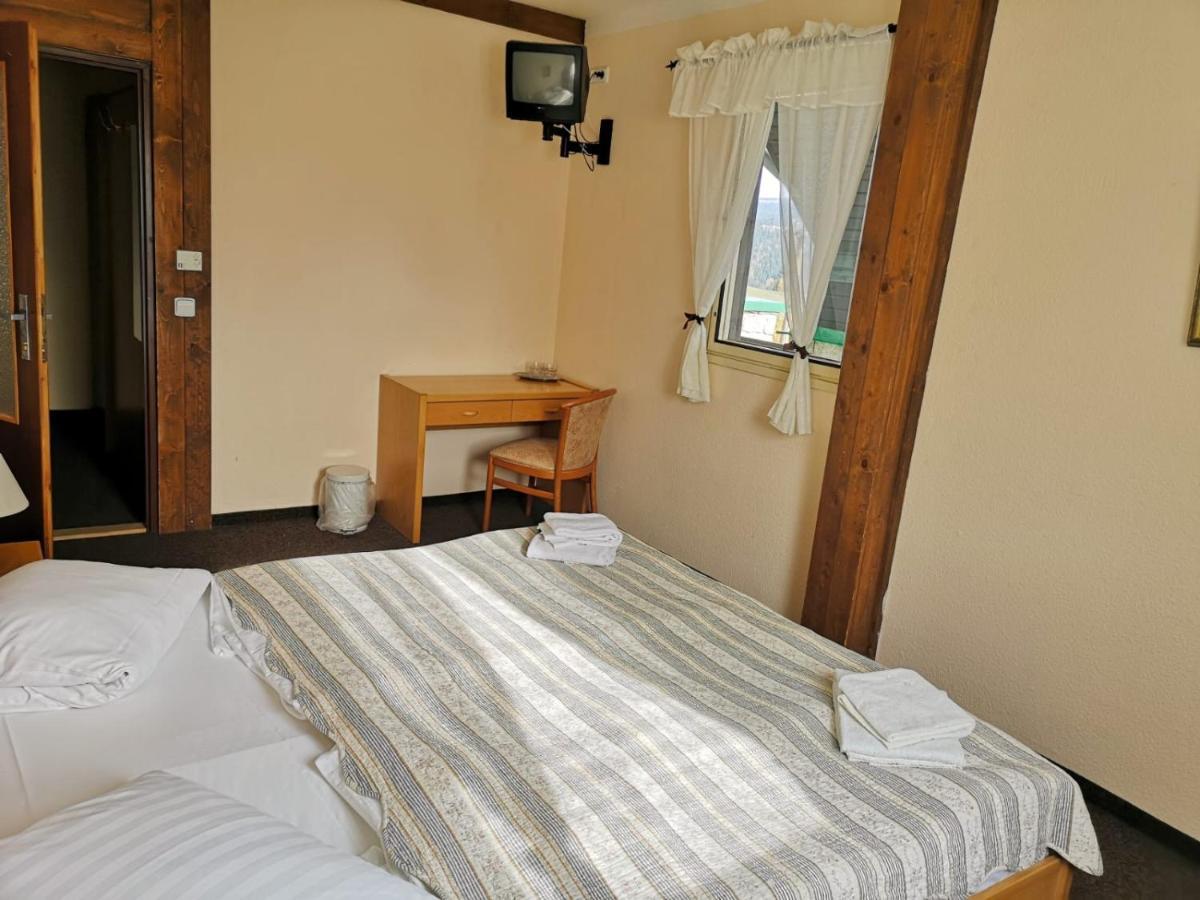 Hotel Pam Яхимов Екстериор снимка