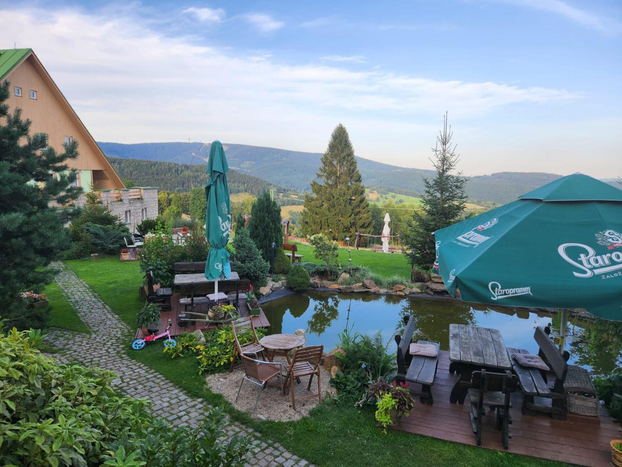 Hotel Pam Яхимов Екстериор снимка